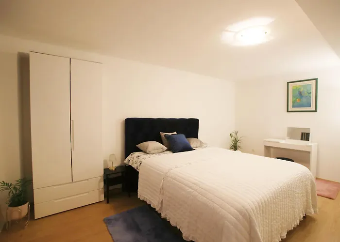 Bamboo Oasis Apartment With Terrace In The Garden And Free Parking, Rijeka