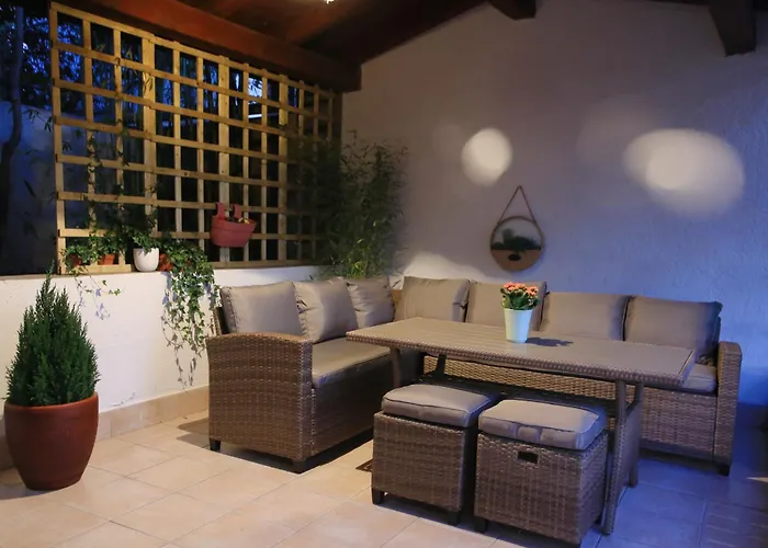 Bamboo Oasis Apartment With Terrace In The Garden And Free Parking, Rijeka