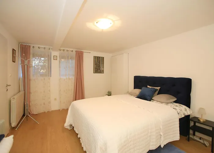 Bamboo Oasis Apartment With Terrace In The Garden And Free Parking, Rijeka